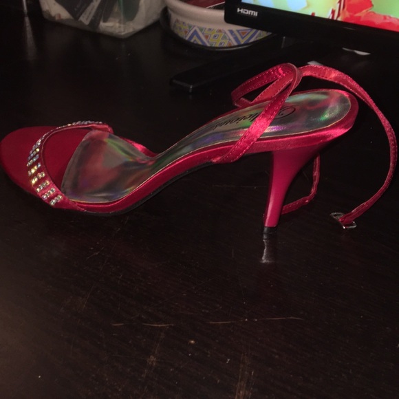 Red heels - Picture 3 of 3